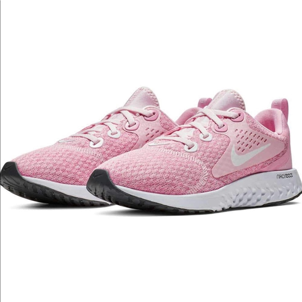 Nike sneakers pink Legend React 5